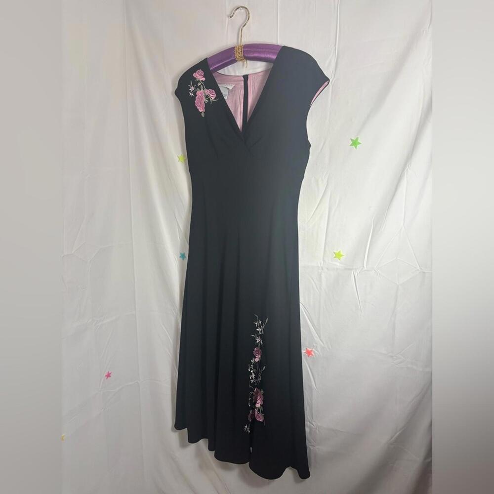 VTG 90s Black+Pink Rose Embroidery Whimsigoth Short Sleeve Vneck Midi Dress M